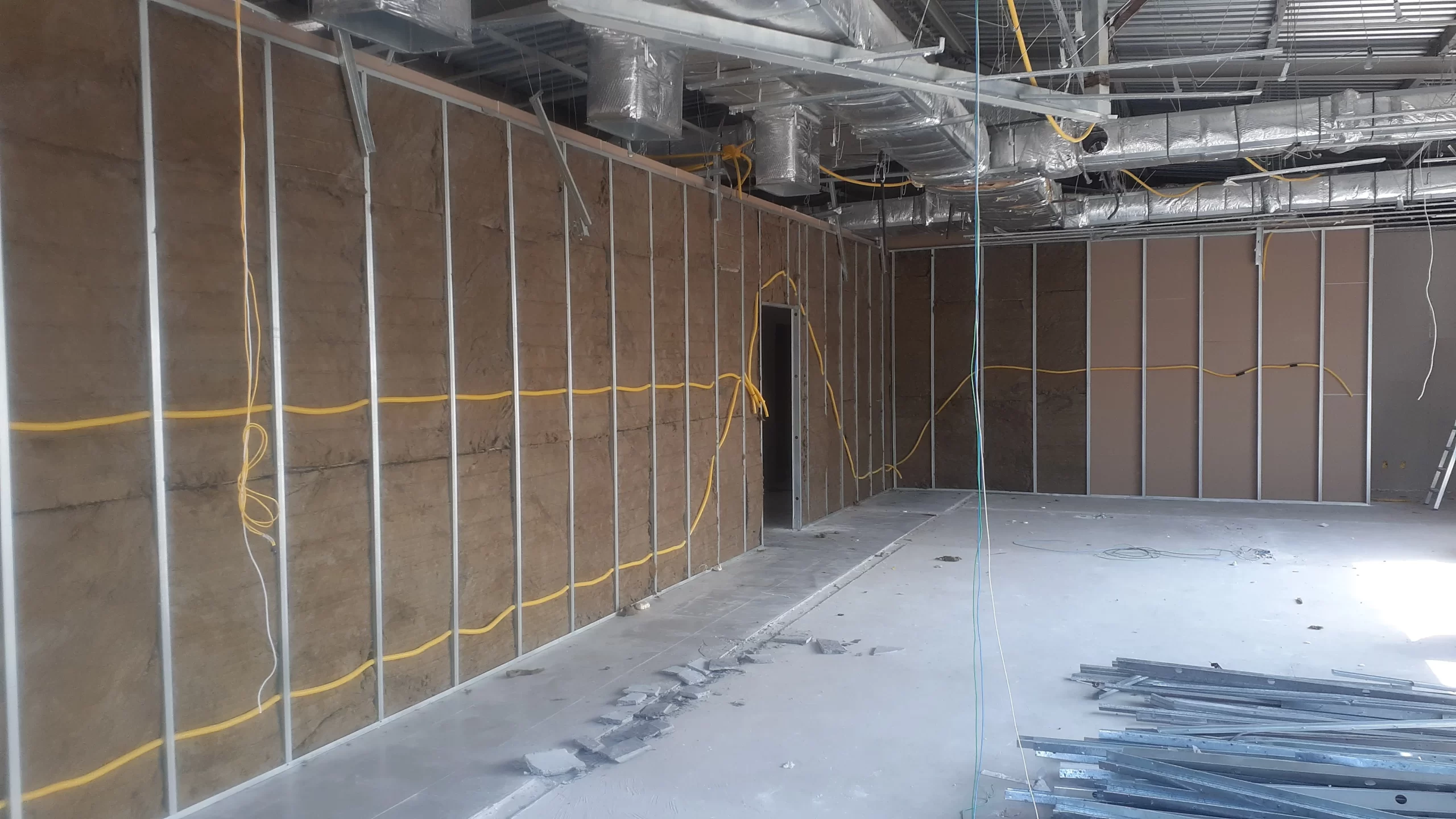 Paredes e divisórias em gesso acartonado e Drywall